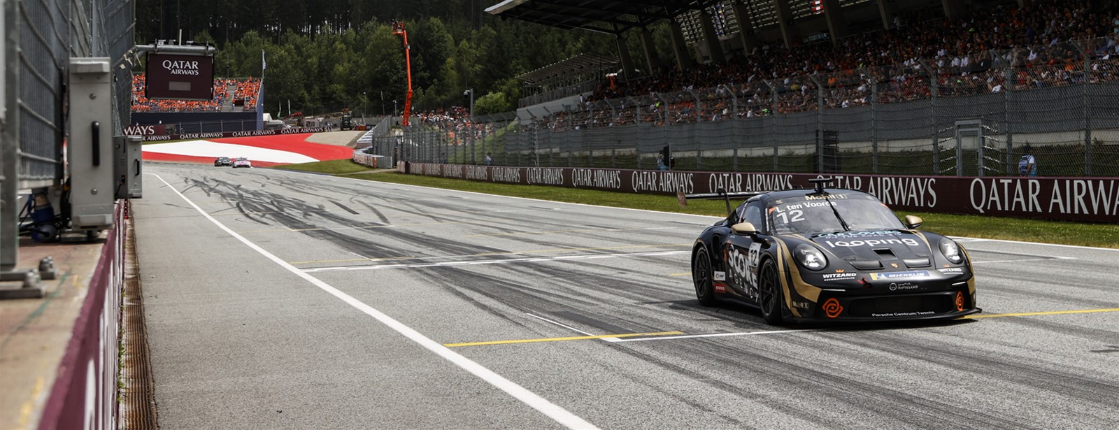 Larry ten Voorde completeert hattrick in Porsche Mobil 1 Supercup, vier Nederlanders in top tien